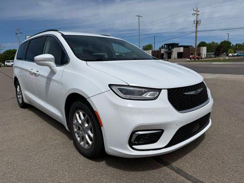 Bright White Clearcoat 2022 Chrysler Pacifica Touring L