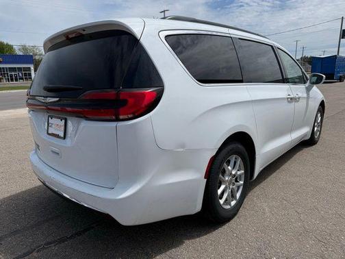 Bright White Clearcoat 2022 Chrysler Pacifica Touring L