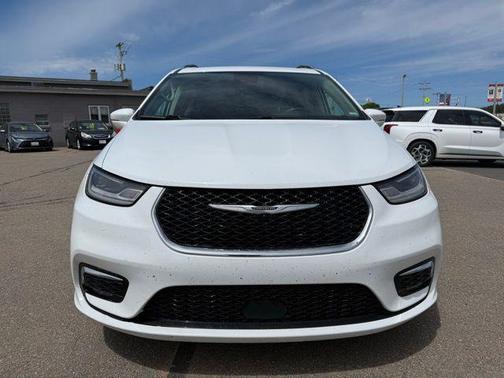 Bright White Clearcoat 2022 Chrysler Pacifica Touring L