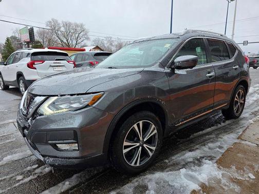 Gun Metallic 2017 Nissan Rogue SL