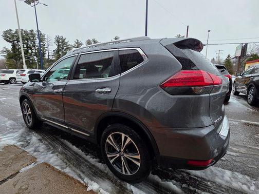 Gun Metallic 2017 Nissan Rogue SL