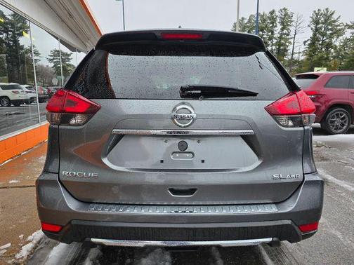 Gun Metallic 2017 Nissan Rogue SL