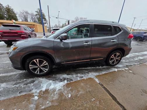 Gun Metallic 2017 Nissan Rogue SL