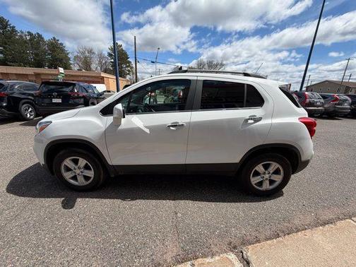 Summit White 2017 Chevrolet Trax LT