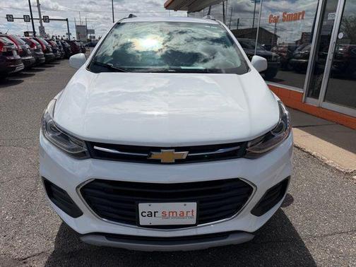 Summit White 2017 Chevrolet Trax LT