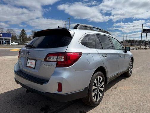 Ice Silver Metallic 2017 Subaru Outback 2.5i Limited