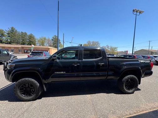 Midnight Black Metallic 2019 Toyota Tacoma SR5