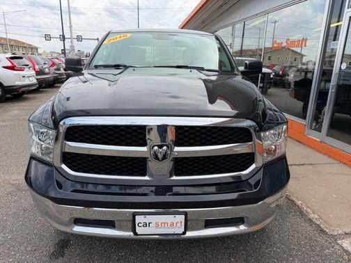 Brilliant Black Crystal Pearlcoat 2016 RAM 1500 SLT