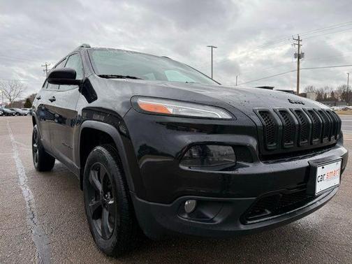 Brilliant Black Crystal Pearlcoat 2016 Jeep Cherokee Altitude