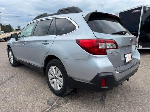 Ice Silver Metallic 2019 Subaru Outback 2.5i Premium