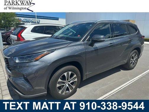 Magnetic Gray Metallic 2021 Toyota Highlander XLE