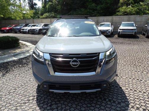 Gray 2 Tone 2022 Nissan Pathfinder SL