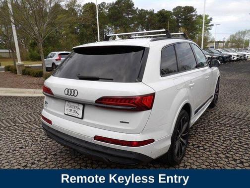 Glacier White Metallic 2023 Audi Q7 55 Premium Plus