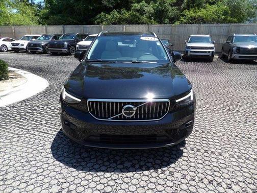 Onyx Black Metallic 2024 Volvo XC40 B5 Plus Bright Theme