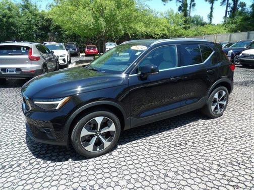 Onyx Black Metallic 2024 Volvo XC40 B5 Plus Bright Theme
