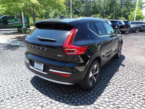 Onyx Black Metallic 2024 Volvo XC40 B5 Plus Bright Theme