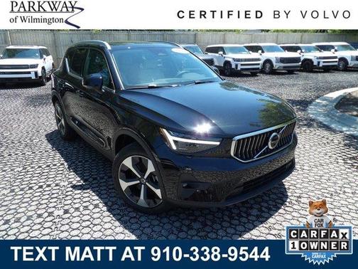 Onyx Black Metallic 2024 Volvo XC40 B5 Plus Bright Theme