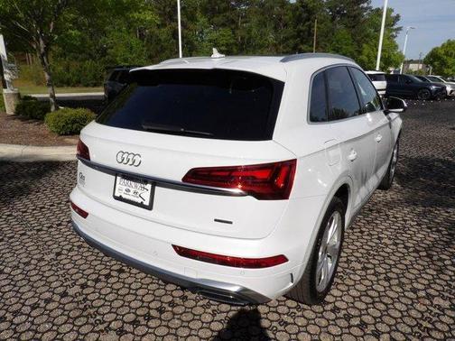 Glacier White Metallic 2025 Audi Q5 45 S line quattro Premium