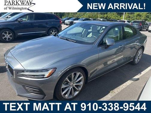 Gray Metallic 2019 Volvo S60 T5 Momentum