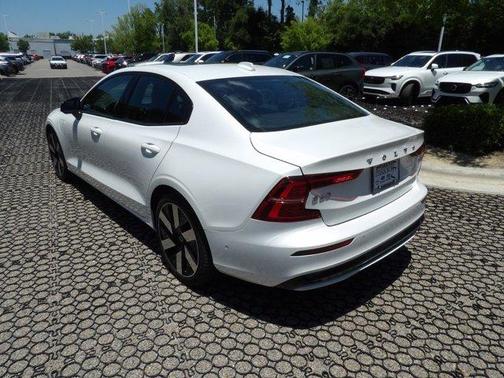 Crystal White 2025 Volvo S60 Plug-In Hybrid T8 Plus