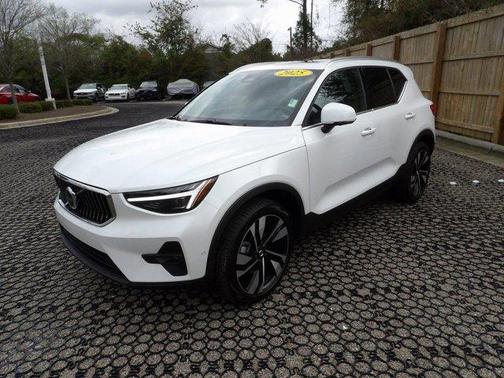 Crystal White Pearl 2025 Volvo XC40 B5 Plus Bright Theme