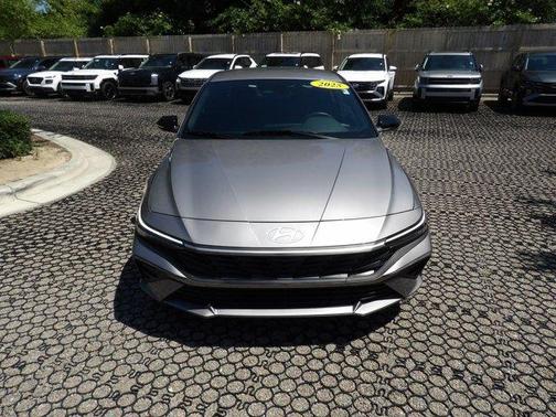 Metal 2025 Hyundai ELANTRA HEV SEL