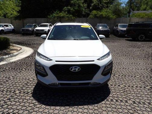 Chalk White 2018 Hyundai KONA SEL