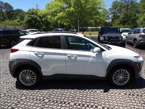 Chalk White 2018 Hyundai KONA SEL