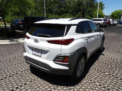 Chalk White 2018 Hyundai KONA SEL