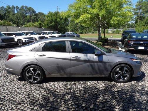 Metal 2023 Hyundai ELANTRA SEL