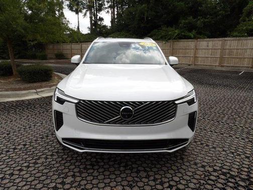 Crystal White Pearl 2026 Volvo XC90 B6 Plus 7-Seater