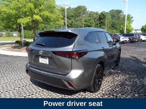 Metal 2025 Toyota Highlander Hybrid Limited