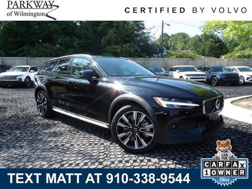 Onyx Black 2026 Volvo V60 Cross Country B5 Ultra