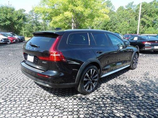 Onyx Black 2026 Volvo V60 Cross Country B5 Ultra