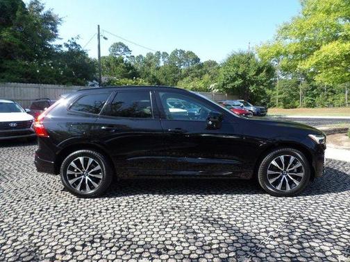 Onyx Black Metallic 2024 Volvo XC60 B5 Core