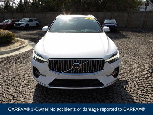 Crystal White 2023 Volvo XC60 B5 Ultimate Bright Theme