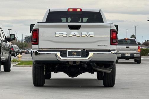 2026 RAM 2500 Tradesman Crew Cab 4x4 6'4' Box