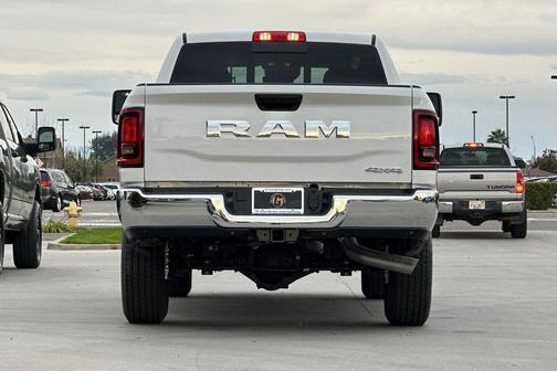 2026 RAM 2500 Tradesman Crew Cab 4x4 6'4' Box