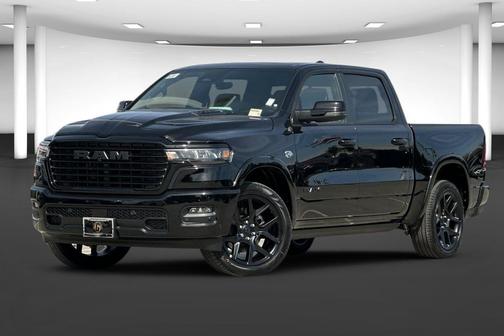 Diamond Black Crystal Pearlcoat 2026 RAM 1500 Laramie