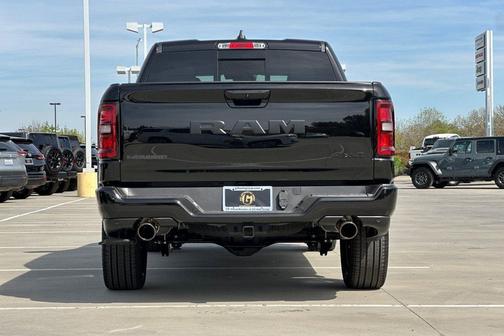 Diamond Black Crystal Pearlcoat 2026 RAM 1500 Laramie