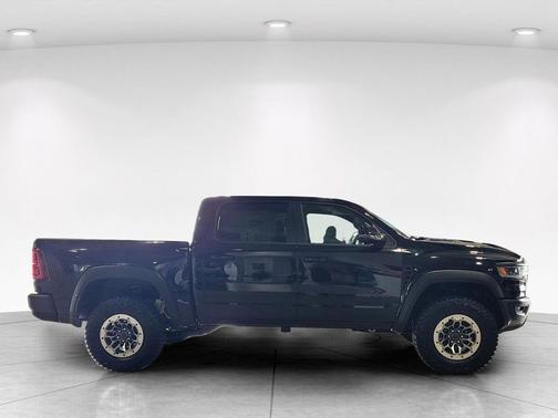 Diamond Black Crystal Pearlcoat 2026 RAM 1500 RHO Crew Cab 4x4 5'7' Box