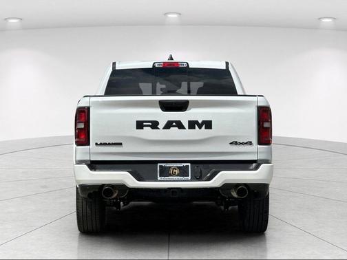 Ivory White Tri-Coat Pearlcoat 2026 RAM 1500 Laramie