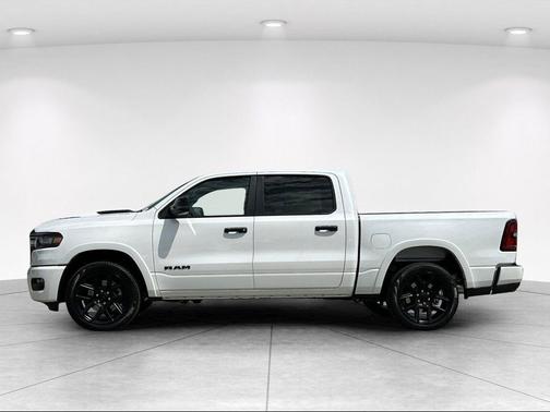 Ivory White Tri-Coat Pearlcoat 2026 RAM 1500 Laramie