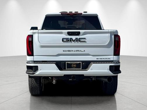 Glacier White Tricoat 2026 GMC Sierra 2500 Denali Ultimate