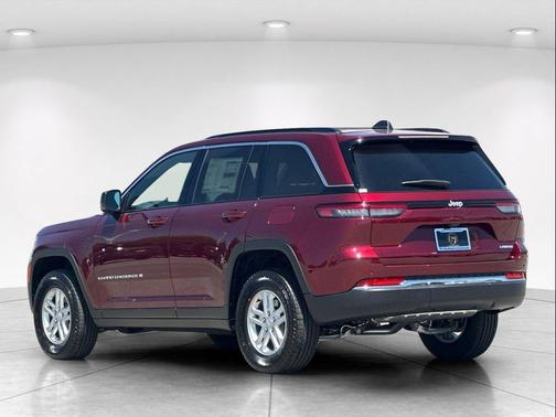 Velvet Red Pearlcoat 2025 Jeep Grand Cherokee Laredo
