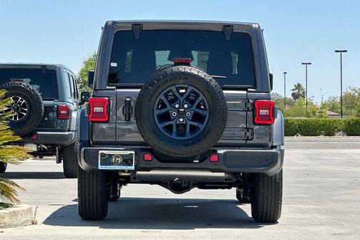Granite Crystal Metallic Clearcoat 2026 Jeep Wrangler 85th Anniversary