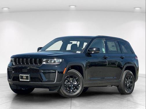 Diamond Black Crystal Pearlcoat 2026 Jeep Grand Cherokee Altitude