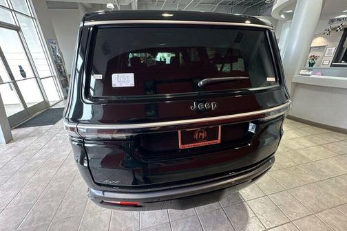 2026 Jeep Grand Wagoneer L 4x4