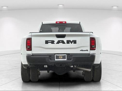 Bright White Clearcoat 2026 RAM 3500 Tradesman Crew Cab 4x4 8' Box