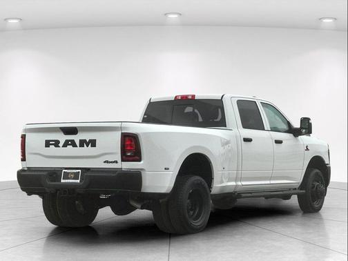 Bright White Clearcoat 2026 RAM 3500 Tradesman Crew Cab 4x4 8' Box